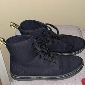 Women’s black dr martens size 9